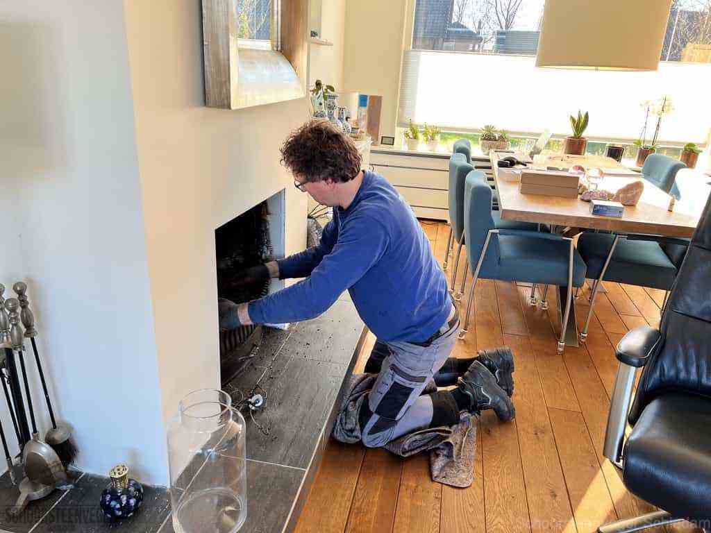 Schouwveger Schiedam kleed schoorsteenreiniger Schouwveger Schiedam kleed schoorsteenreiniger